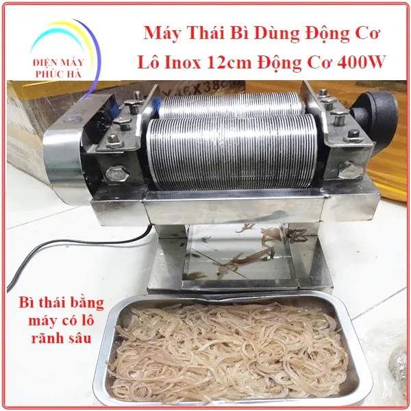 Máy thái bì heo dùng điện đang thái bì heo thành sợi nhỏ, mỏng