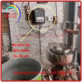 Máy Xay Giò Chả 8Kg Biến Tần 3 Pha – góc chụp 3: bộ biến tần và cụm chiết áp để điều chỉnh tốc độ xay